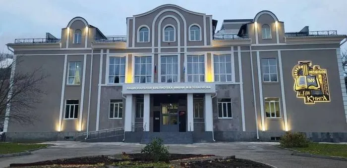 В Горно-Алтайске отремонтировали фасад Национальной библиотеки