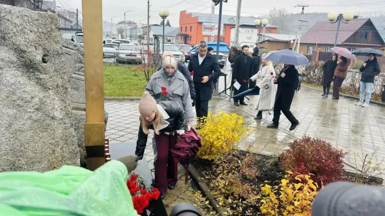 В Горно-Алтайске почтили память жертв политических репрессий